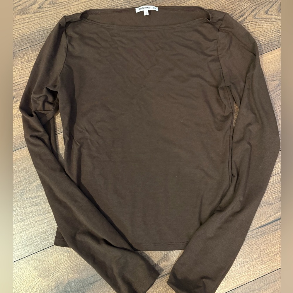 reformation wiley top size small
Women's Brown Long-Sleeve Boatneck Top - Picture 2 of 2
